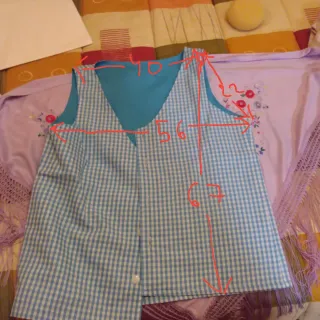 Ropa antigua del baúl de la abuela . Traje regiona