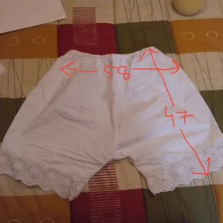 Ropa antigua del baúl de la abuela . Traje regiona