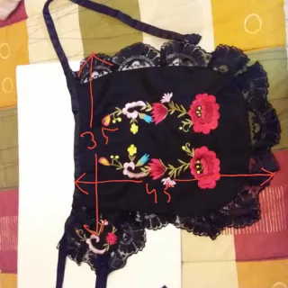 Ropa antigua del baúl de la abuela . Traje regiona