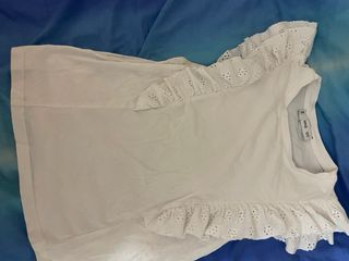 Camiseta Mango blanca con volantes