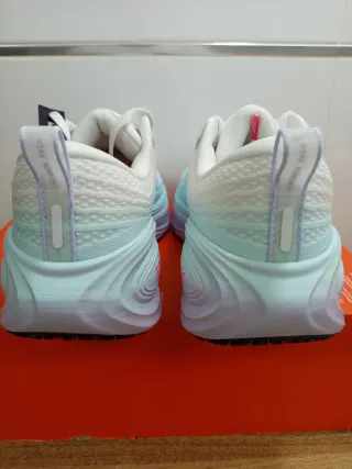 Nike Vomero Plus Talla 40