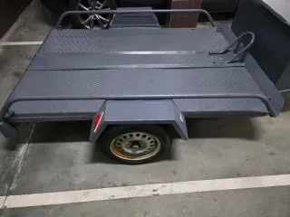 Remolque plataforma gris