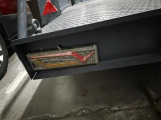 Remolque plataforma gris