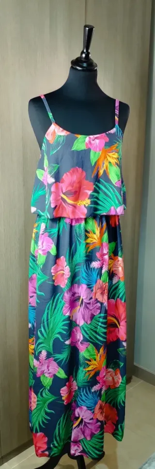 Vestido largo estampado floral con tirantes