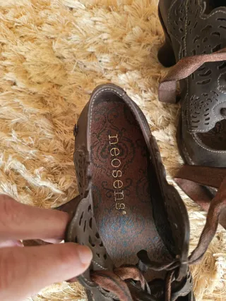 Zapatos Neosens Marrones con Lazos