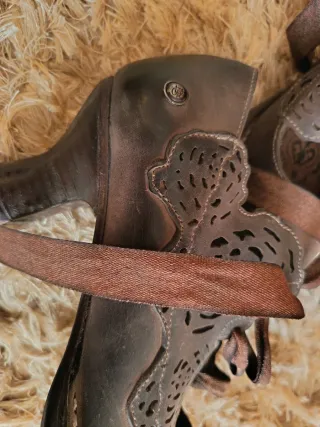 Zapatos Neosens Marrones con Lazos