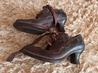 Zapatos Neosens Marrones con Lazos