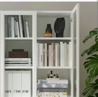 Vetrina Billy Ikea in cristallo con porte, vendita urgente.