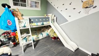 Cama alta infantil Flexa madera 120cm