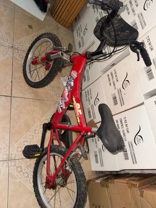 Bicicleta infantil roja Cars