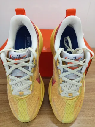 Nike Vomero 18 SE talla 41