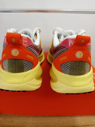 Nike Vomero 18 SE talla 41