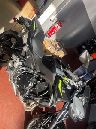 Kawasaki Z650 2024 Negra