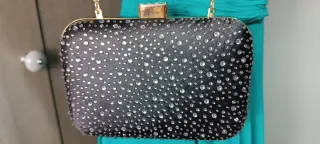 Bolso de fiesta con cadena y pedrería