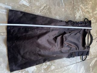 Vestido de fiesta negro con volantes