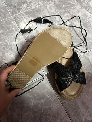 Sandalias JANEWAY negras y beige