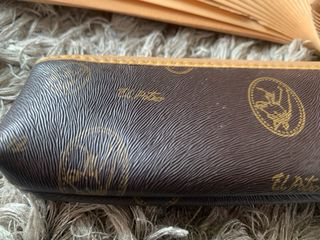 Abanico de madera con funda