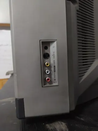 Televisión LG flatron con mando a distancia Gris