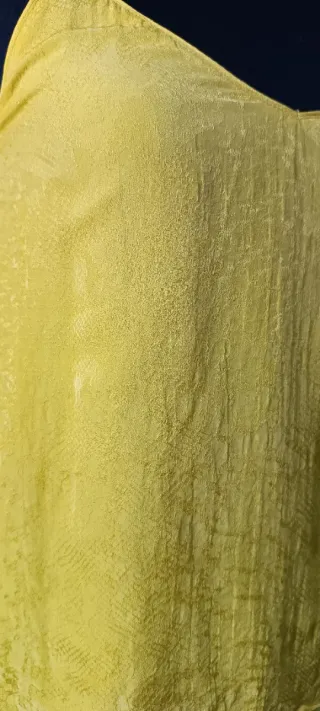 Blusa amarilla con tirantes