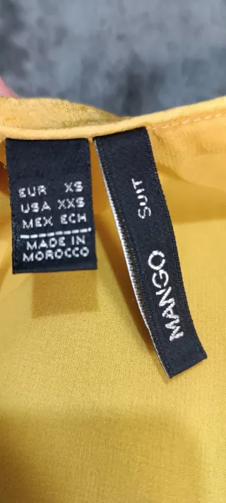 Blusa amarilla con tirantes