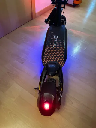 Patinete Eléctrico ZWheel Oh se cambia por iPhone