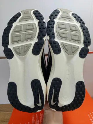 Nike Vomero 18 Negro/Blanco T44