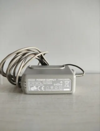 Nintendo 2DS Custom (CFW Luma) + Cargador + Juegos