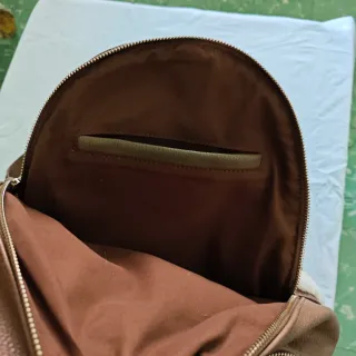 Mochila marrón con borreguito