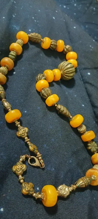 Collana in ambra dorata e gialla