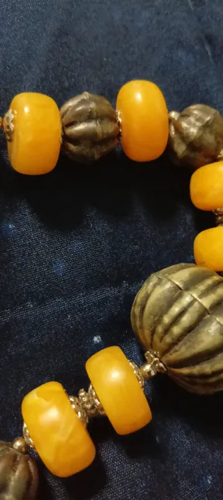 Collana in ambra dorata e gialla