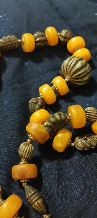 Collana in ambra dorata e gialla