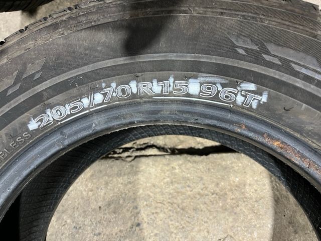 2 Kumho Crugen 205/70R15 96T DOT 4320