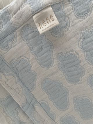 Colcha Zara Home Nubes Azul y Blanco cama 90cm