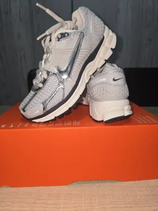 Zapatillas Nike Zoom Vomero 5 Mujer Gris/Plata