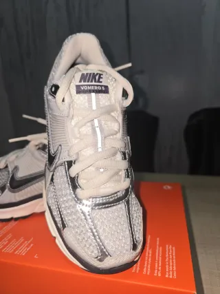 Zapatillas Nike Zoom Vomero 5 Mujer Gris/Plata