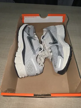 Zapatillas Nike Zoom Vomero 5 Mujer Gris/Plata