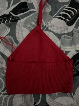 Top rojo hombros descubiertos y espalda descubiert