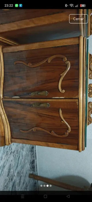 Comodini in legno e vetro