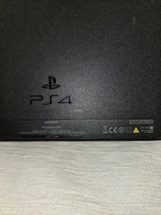 Ps4 1TB Sony Negra con lector de disco y 2 mandos
