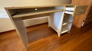 Mesa de ordenador y silla gaming