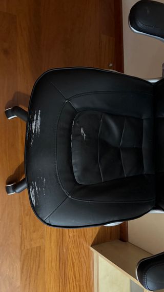 Mesa de ordenador y silla gaming