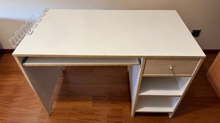 Mesa de ordenador y silla gaming