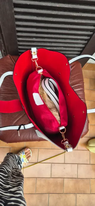 Borsa in vera pelle bianca con interno rosso