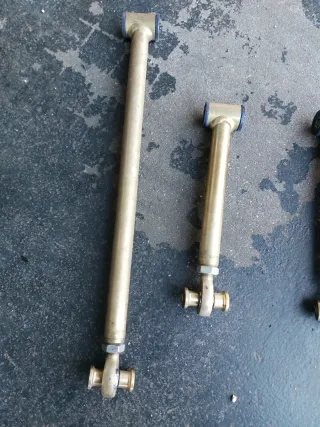 Tirantes ajustables diferencial (4 Link) AE86