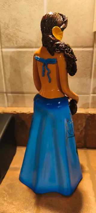 Scultura in ceramica  terracotta decorata a mano r