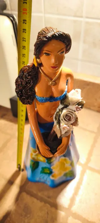 Scultura in ceramica  terracotta decorata a mano r