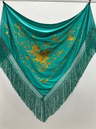 Mantón turquesa bordado dorado