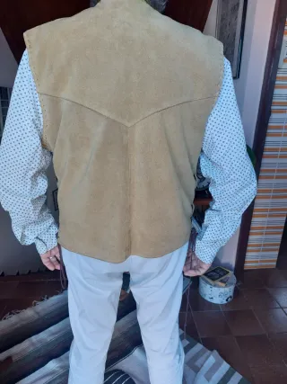 Chaleco de gamuza beige hombre