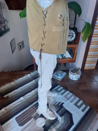 Chaleco de gamuza beige hombre