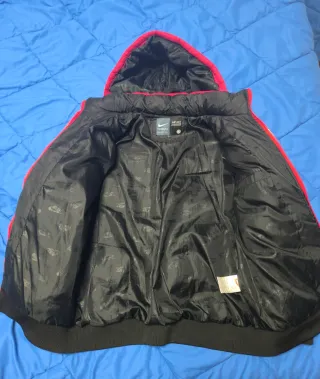 Chaqueton Nike Negra y Rojo con Capucha
